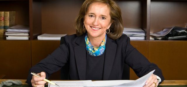 TRIBUNA INDEPENDIENTE CON DÑA. ANA SANTOS ARAMBURO – DIRECTORA DE LA BIBLIOTECA NACIONAL DE ESPAÑA –