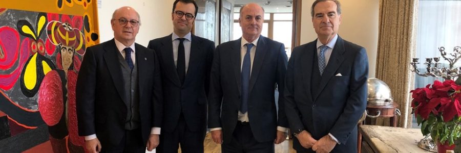 Tribuna Independiente con los jueces Manuel García-Castellón y Alejandro Abascal y el decano del Colegio de Abogados José Mª Alonso Puig 