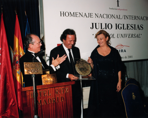 JULIO IGLESIAS «ESPAÑOL UNIVERSAL» 2001