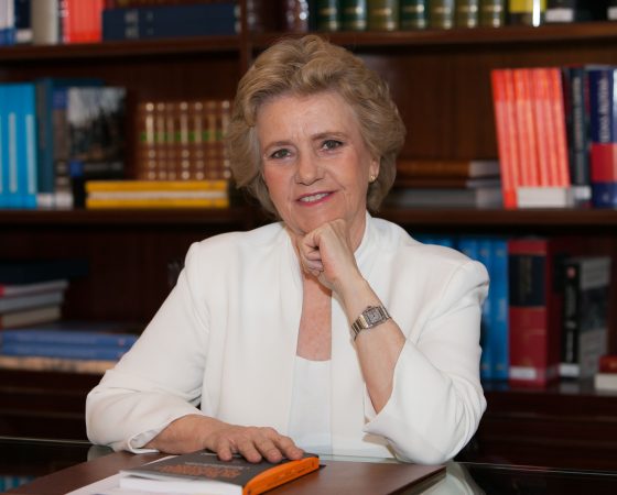 Tribuna Independiente Excma. Sra. Dña. Soledad Becerril Bustamante Defensora del Pueblo
